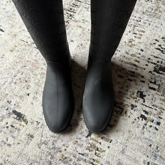 Gucci Black Rubber Guccisma Wellington Boot, Embossed Monogram, Insulated Inside - Picture 5 of 16